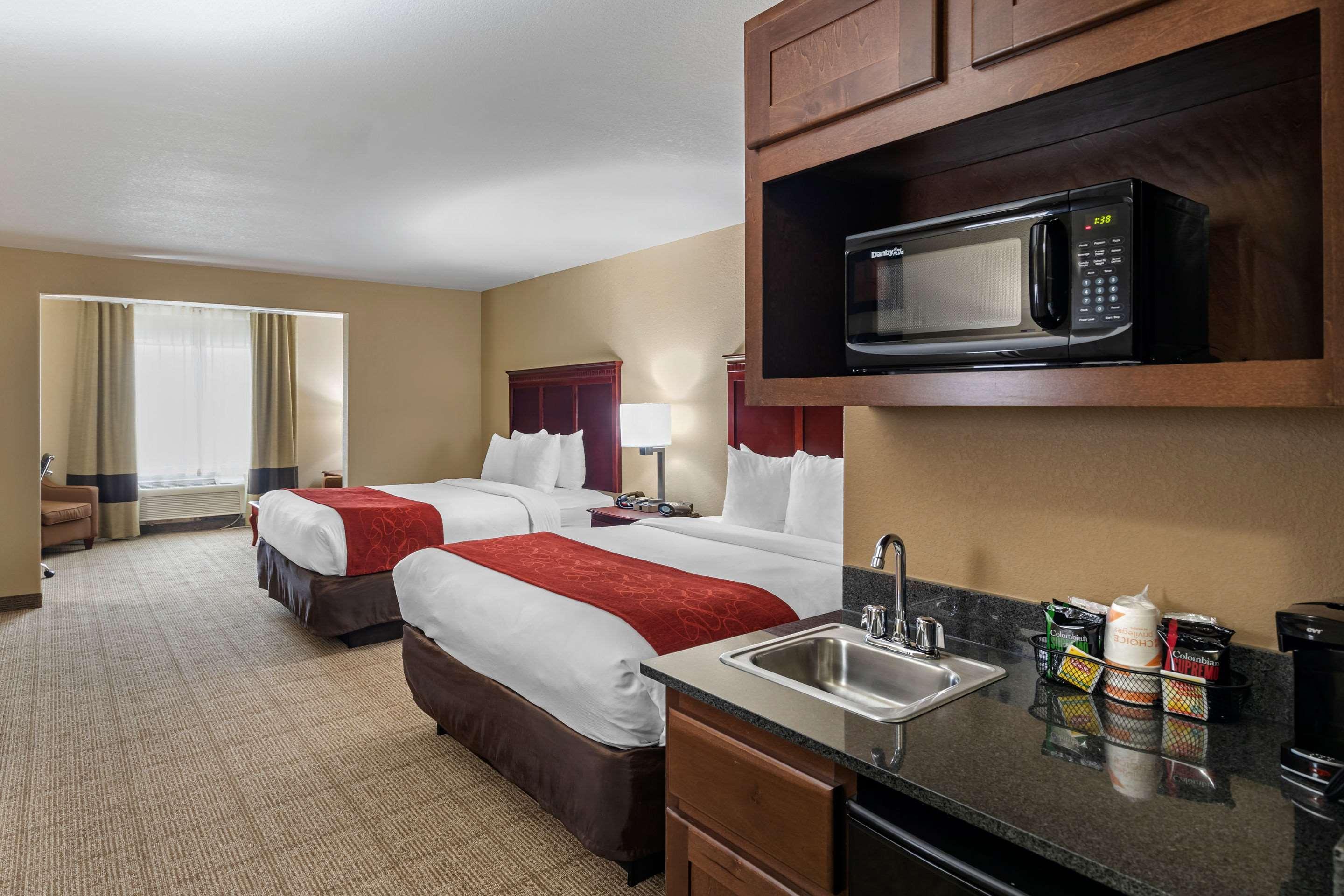 Comfort Suites Ennis Bagian luar foto