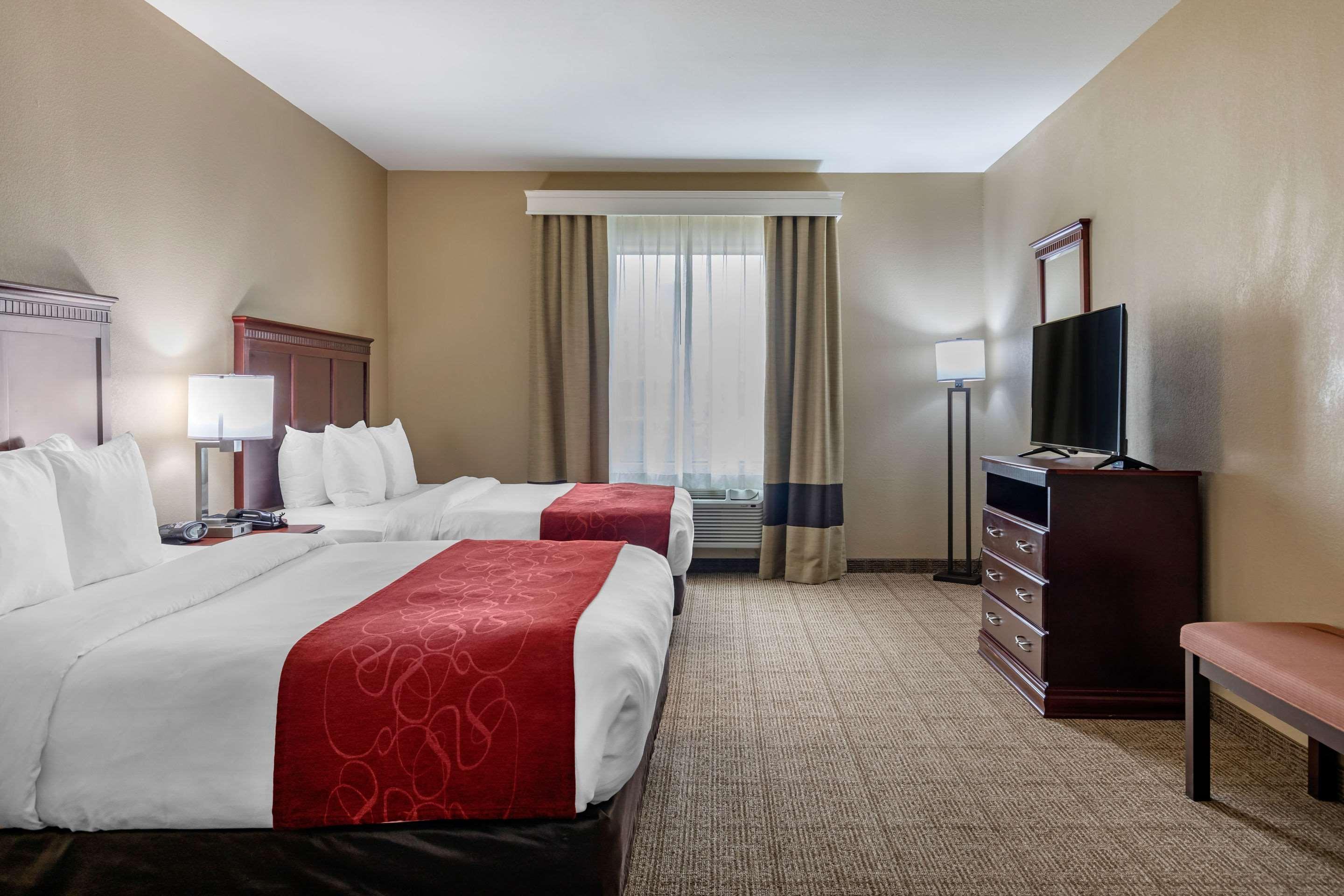 Comfort Suites Ennis Bagian luar foto