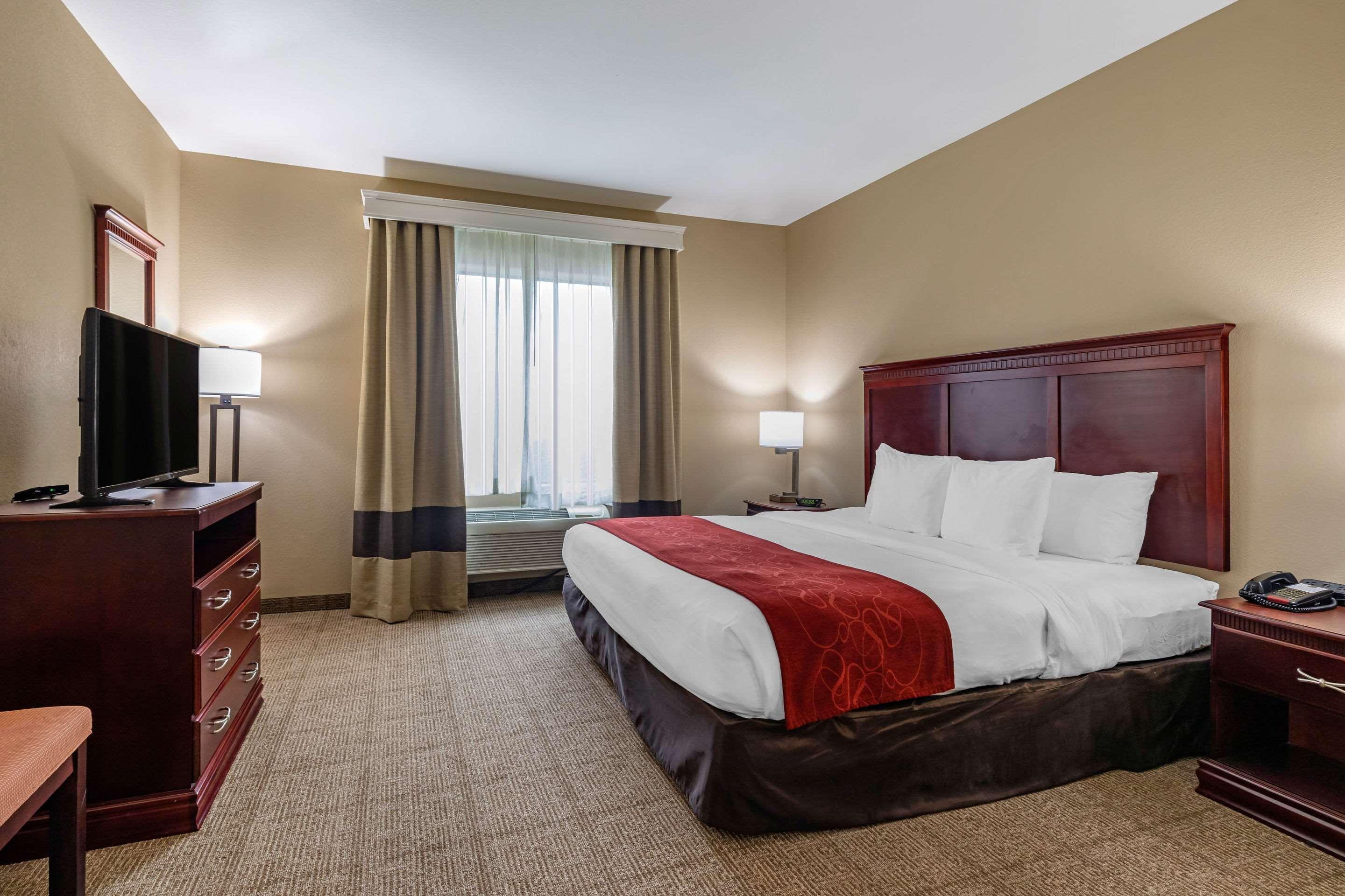 Comfort Suites Ennis Bagian luar foto