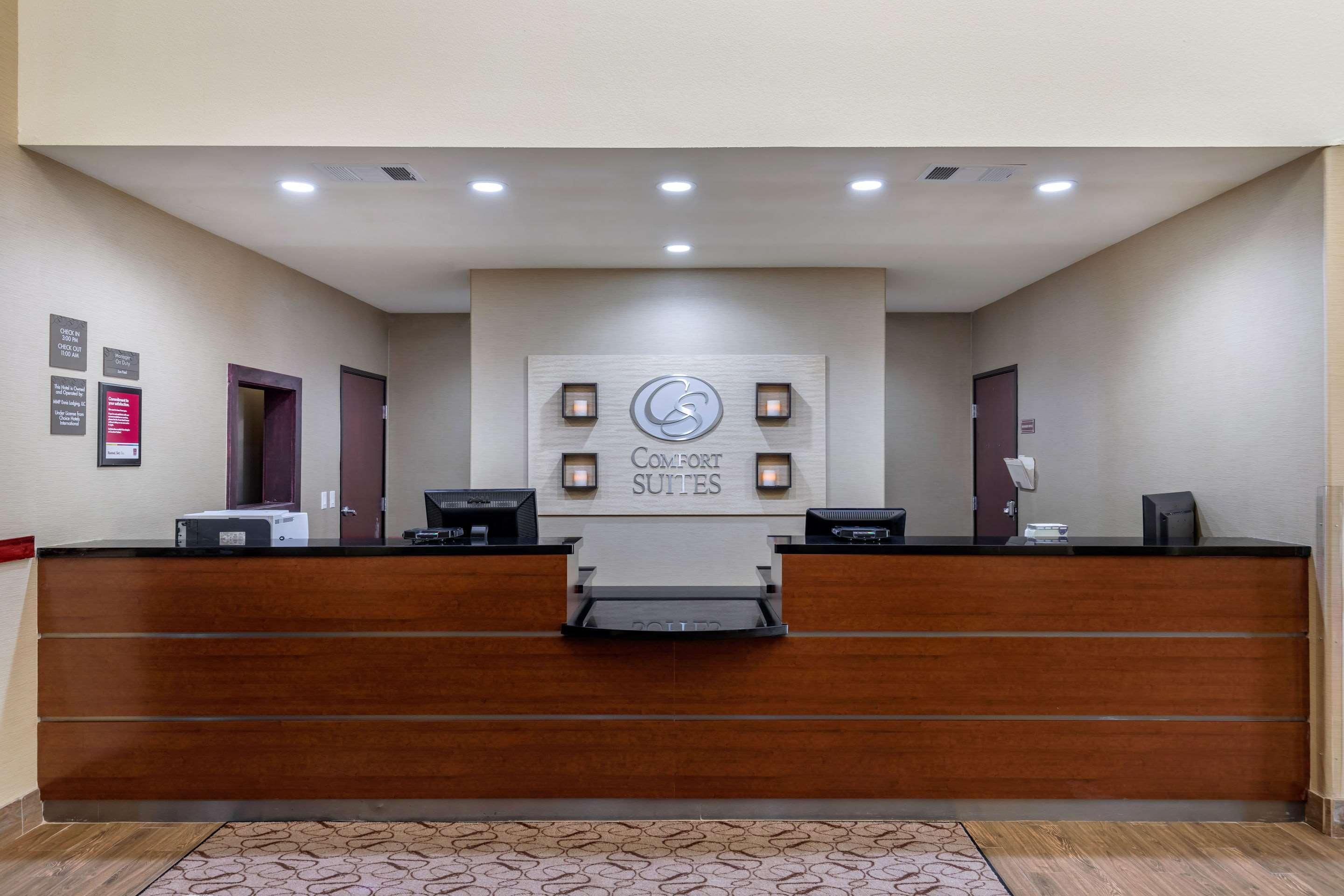 Comfort Suites Ennis Bagian luar foto