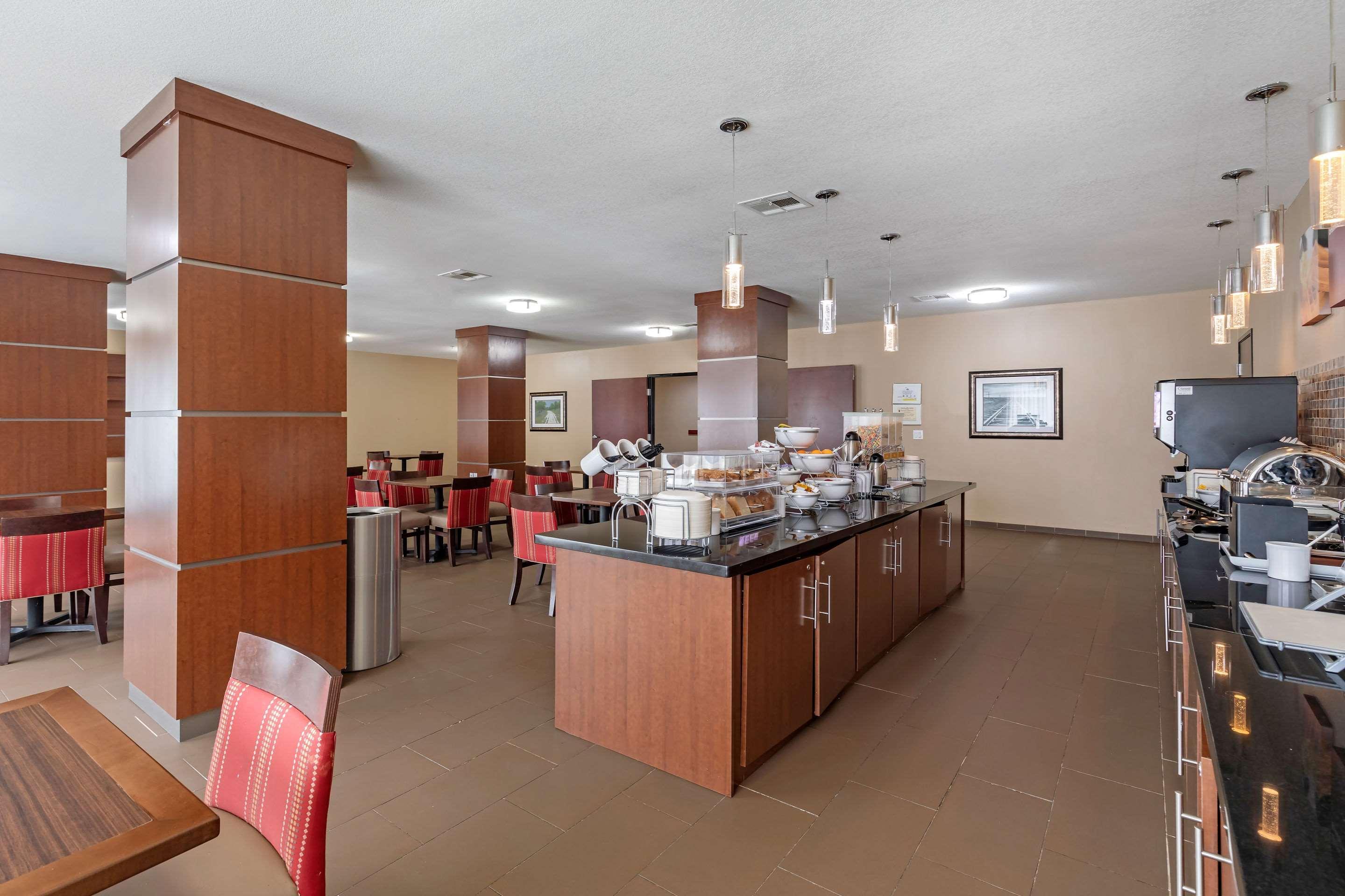 Comfort Suites Ennis Bagian luar foto