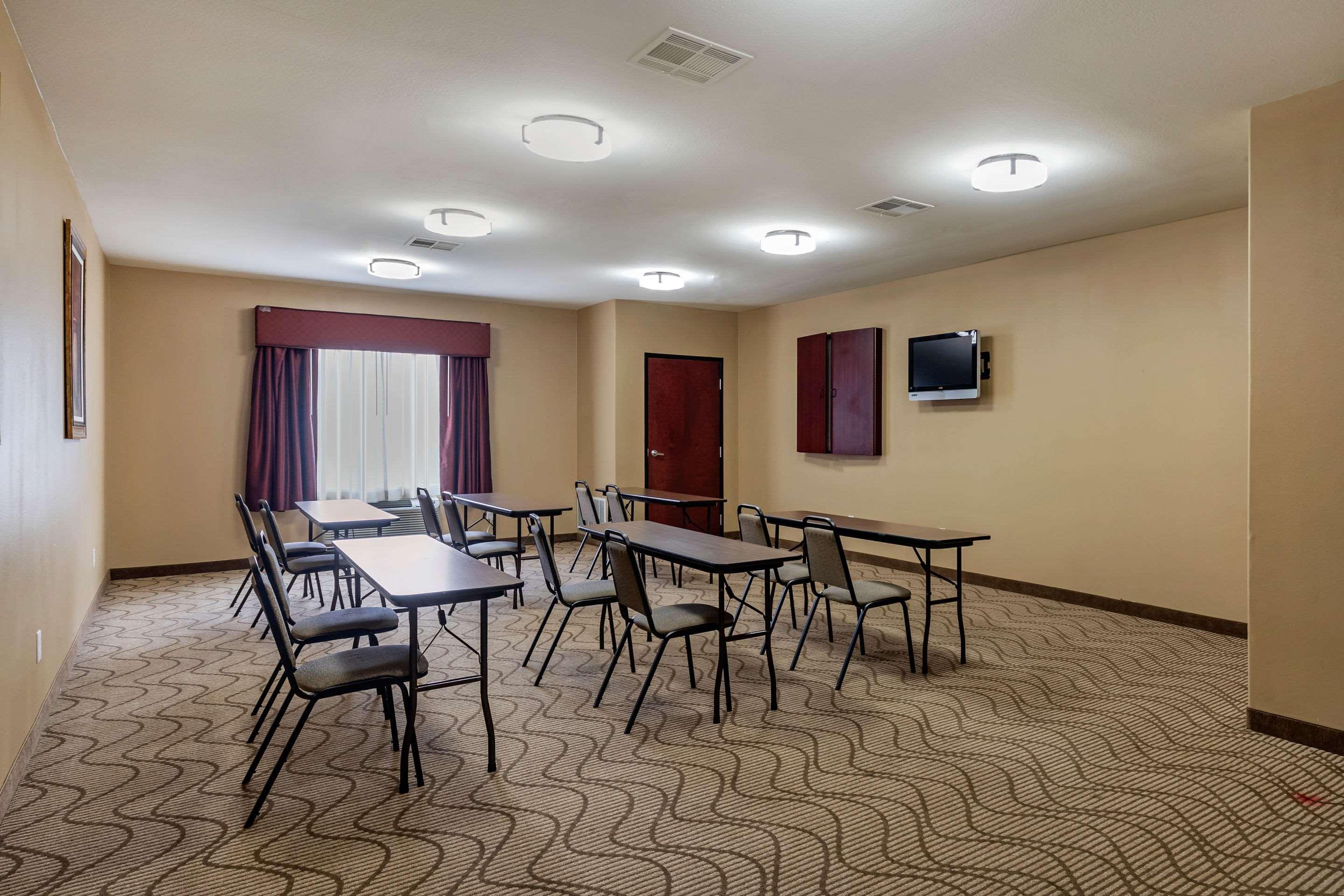 Comfort Suites Ennis Bagian luar foto