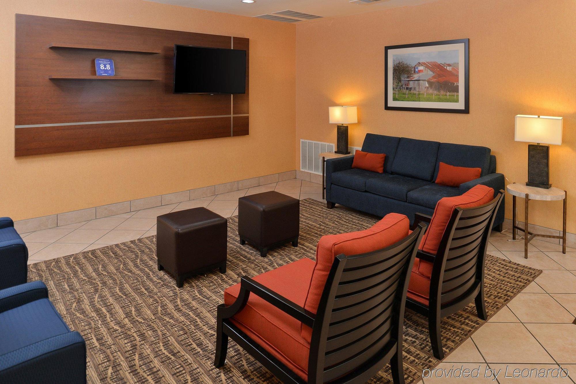 Comfort Suites Ennis Bagian luar foto
