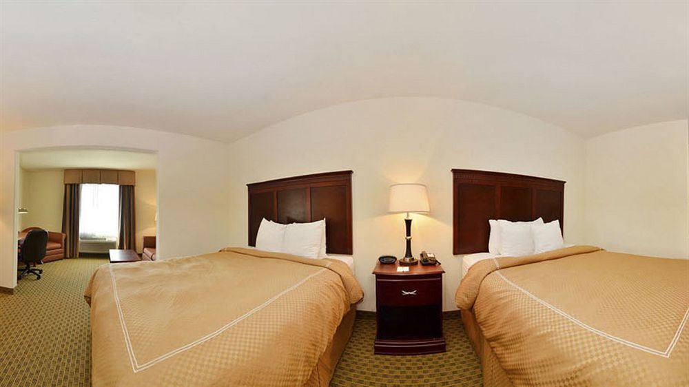Comfort Suites Ennis Bagian luar foto
