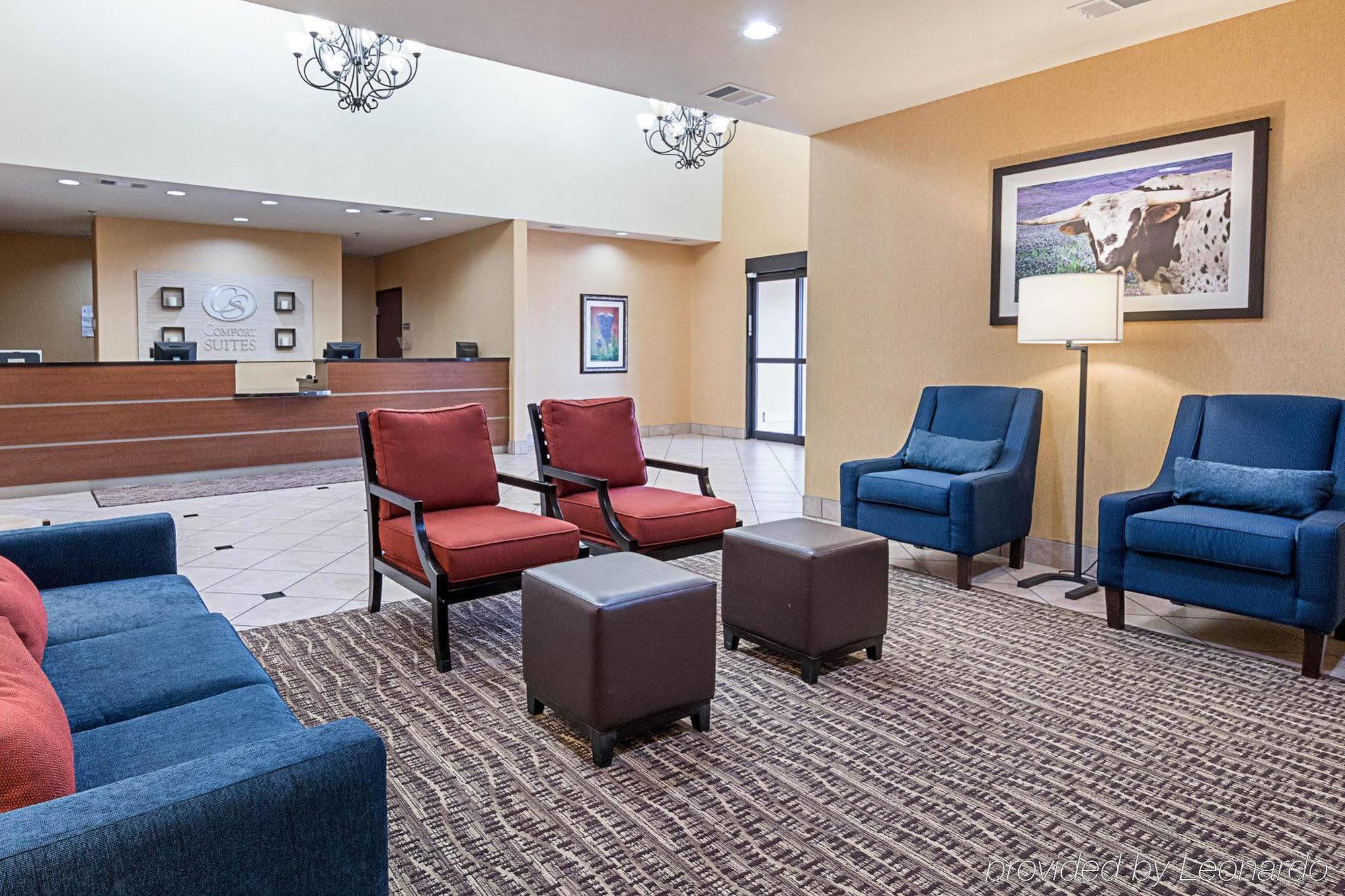 Comfort Suites Ennis Bagian luar foto