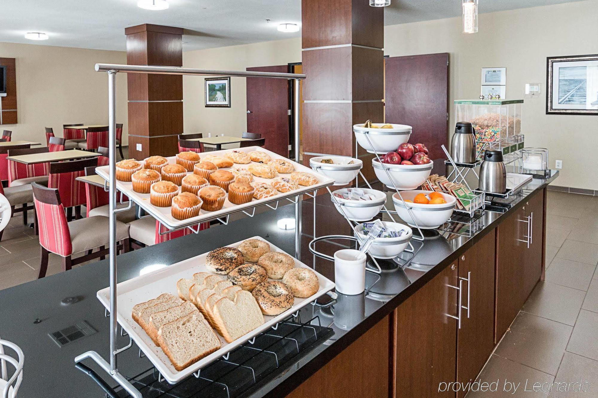 Comfort Suites Ennis Bagian luar foto