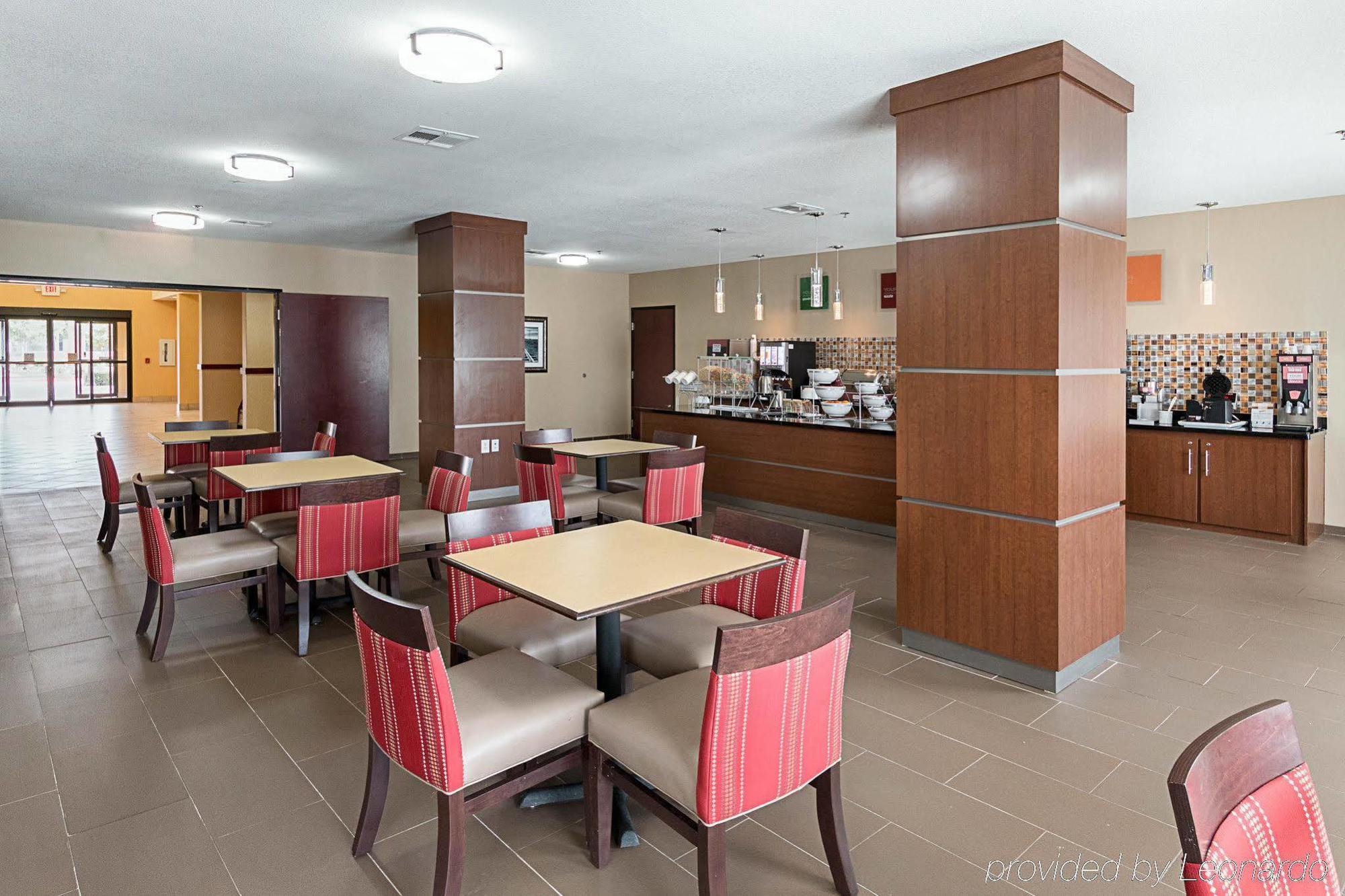 Comfort Suites Ennis Bagian luar foto