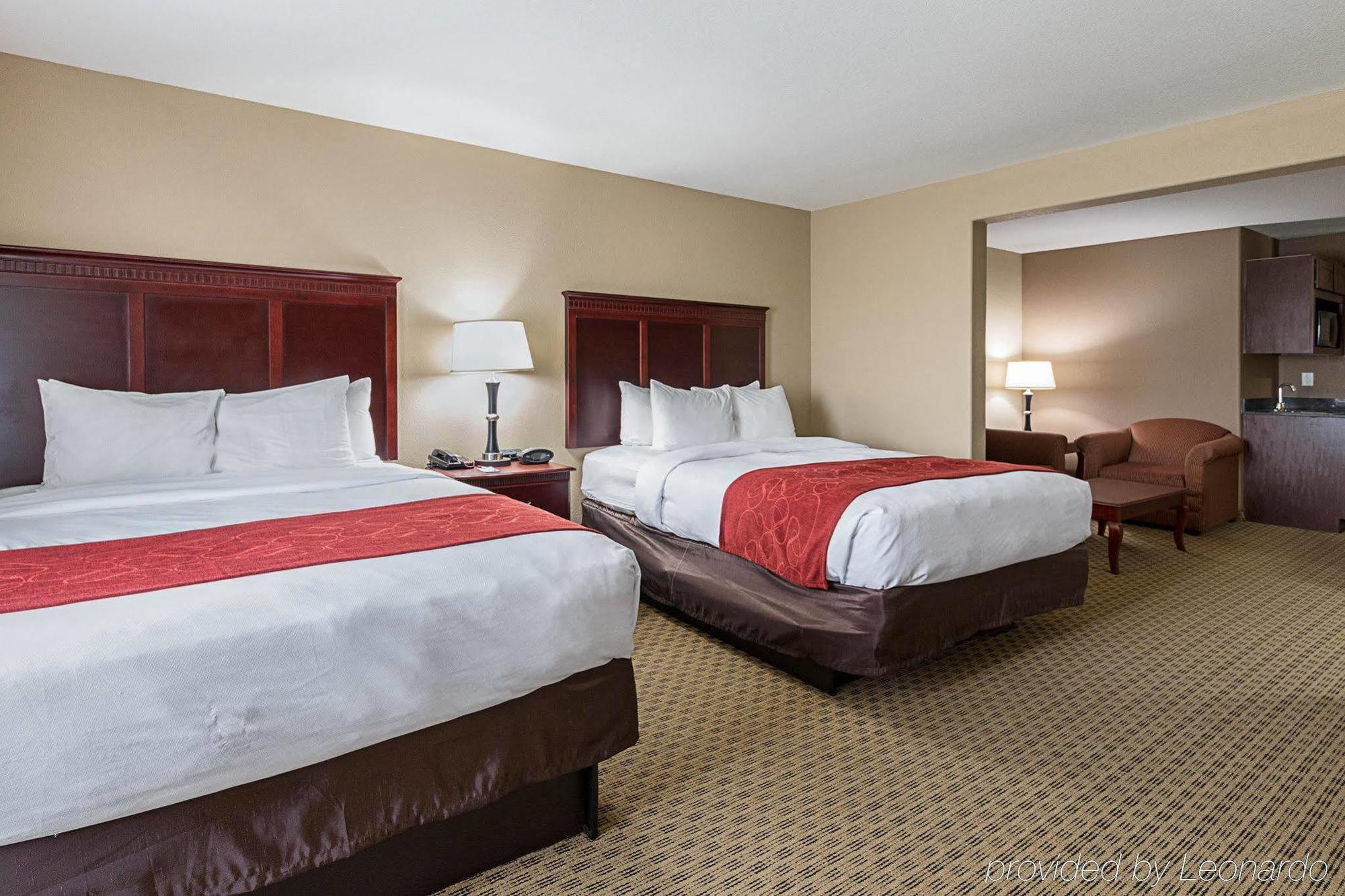 Comfort Suites Ennis Bagian luar foto