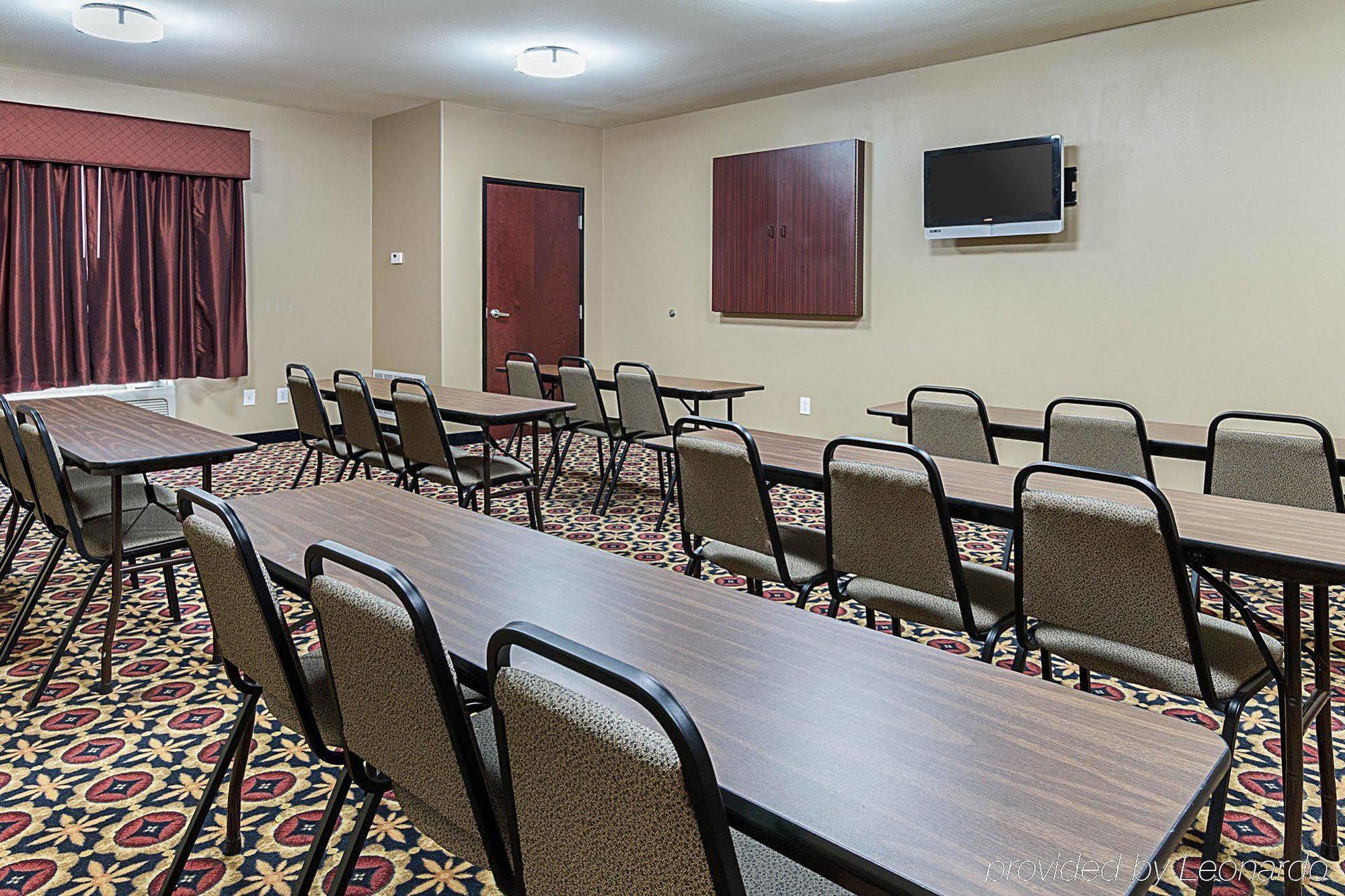 Comfort Suites Ennis Bagian luar foto